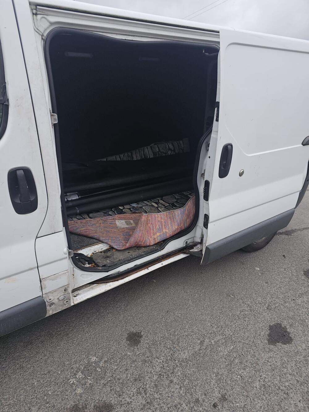 Man divan, Dewsbury man and van reference image 2