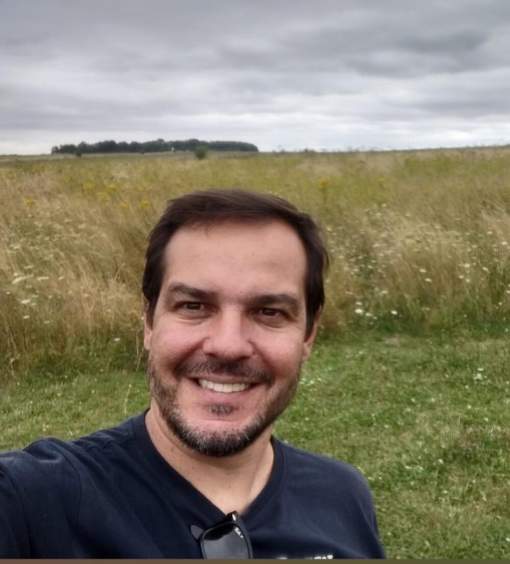 Rodrigo Bello Cardozo, London man and van reference image 1