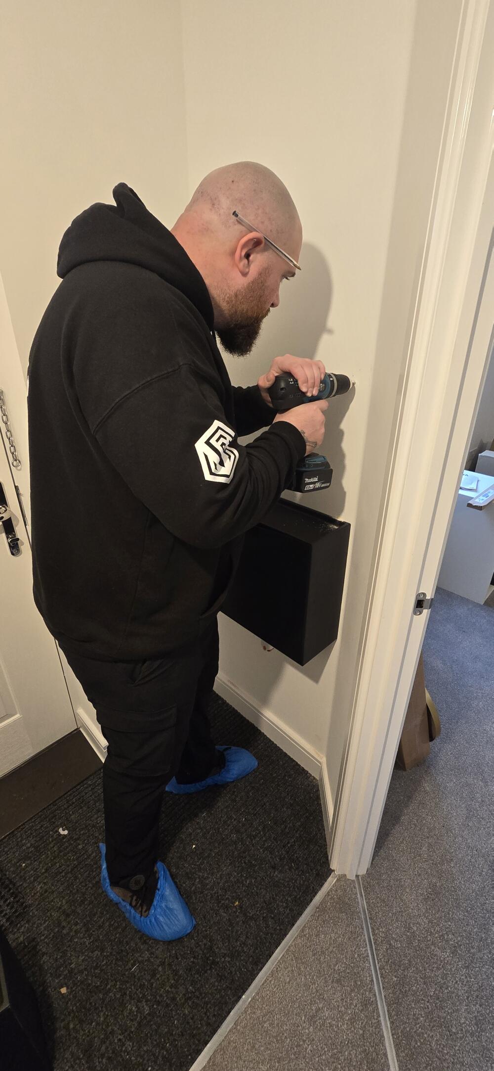 Velocity transportation, Hoddesdon man and van reference image 3