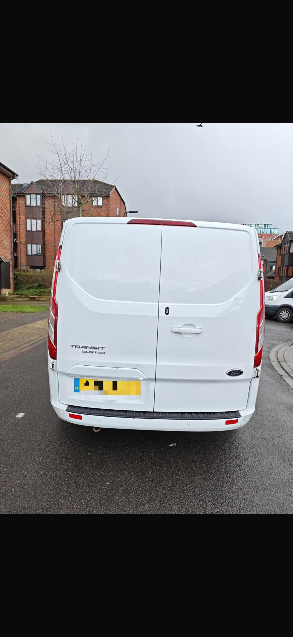 CRG Moves, Crawley man and van reference image 4