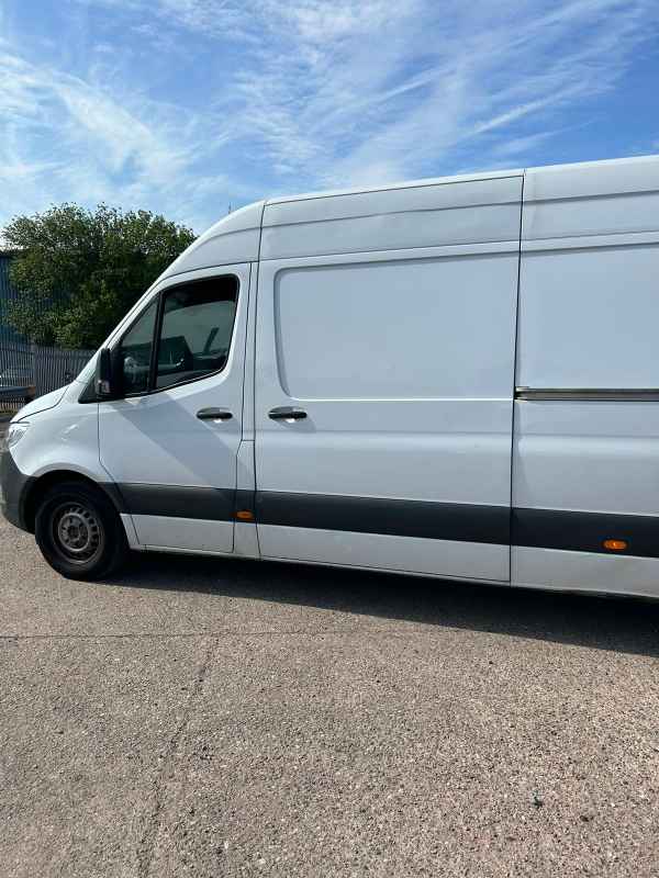 Azjer Removals, Glasgow man and van reference image 4