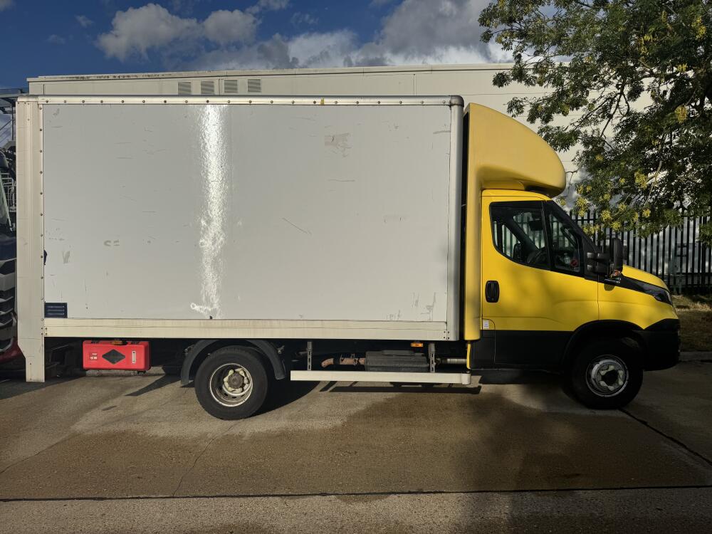Yenko Logistics LTD, Basildon man and van reference image 2
