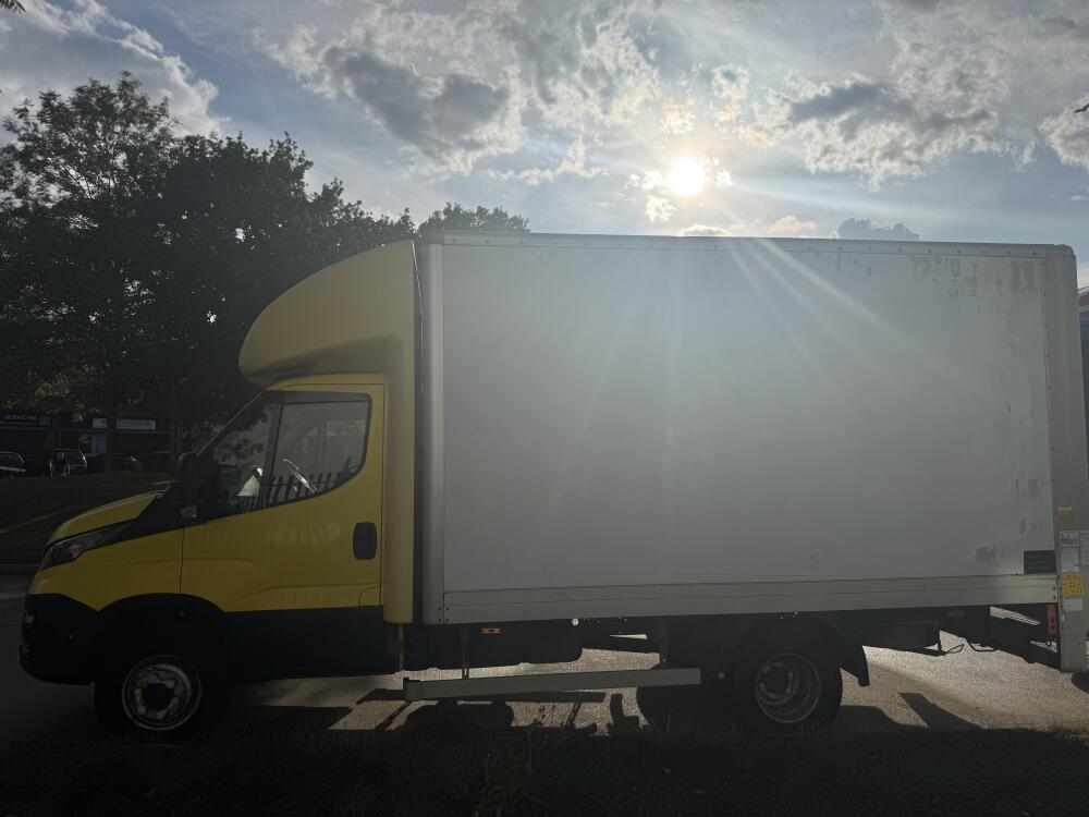 Yenko Logistics LTD, Basildon man and van reference image 4