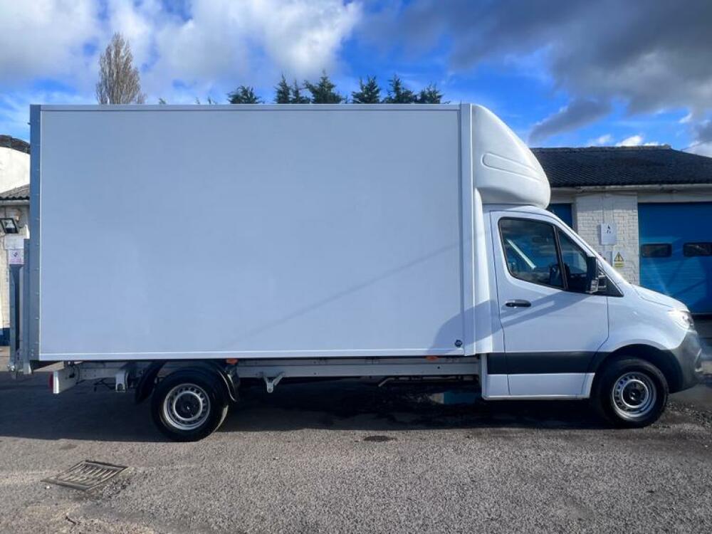 Man and van Ilford, Moving removal