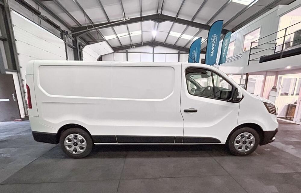 Ad-Hoc Logisticus, London man and van reference image 3