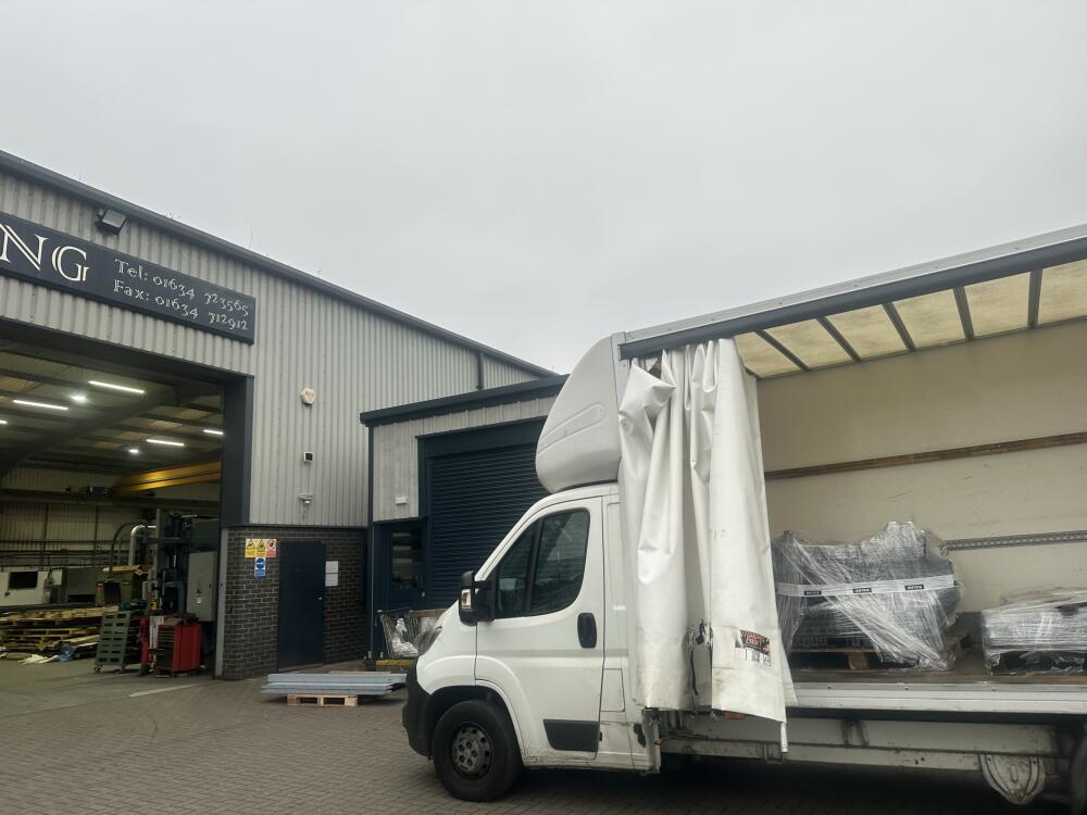 Am global logistics, London man and van reference image 1